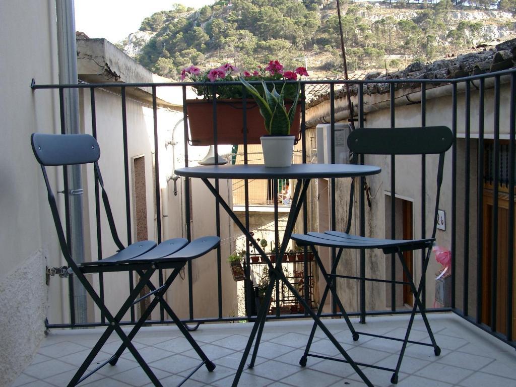 Chicchi Di Melograno Bed and Breakfast Modica Rum bild