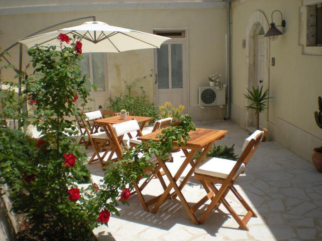 Chicchi Di Melograno Bed and Breakfast Modica Exteriör bild